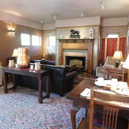 Bacon Mansion Bed&Breakfast